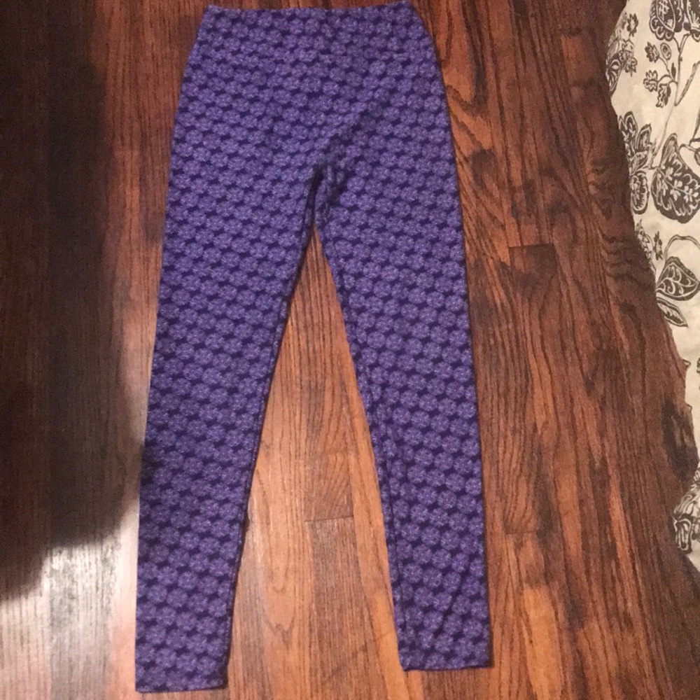 Lularoe Purple Snowflake Leggings!